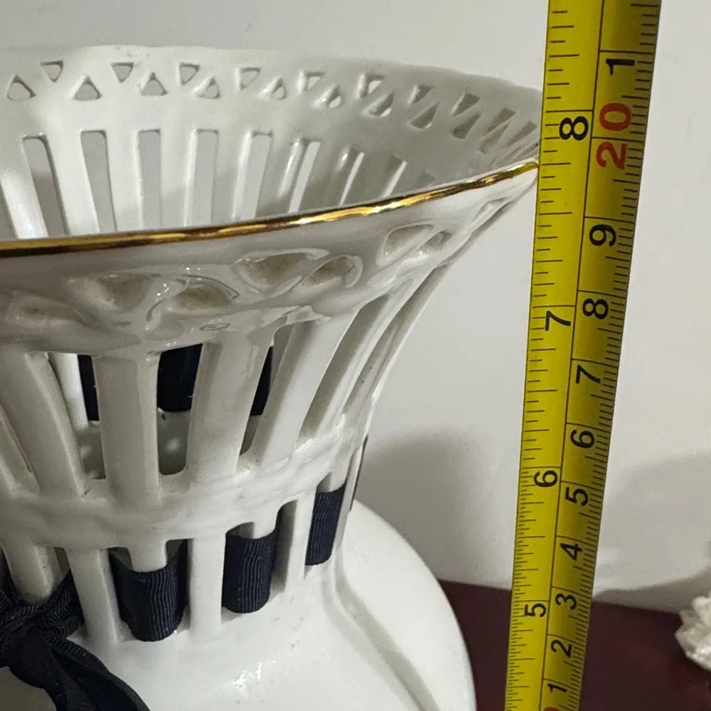 Vintage Formalities by Baum Bros. with a basket weave lattice 7 3/4”